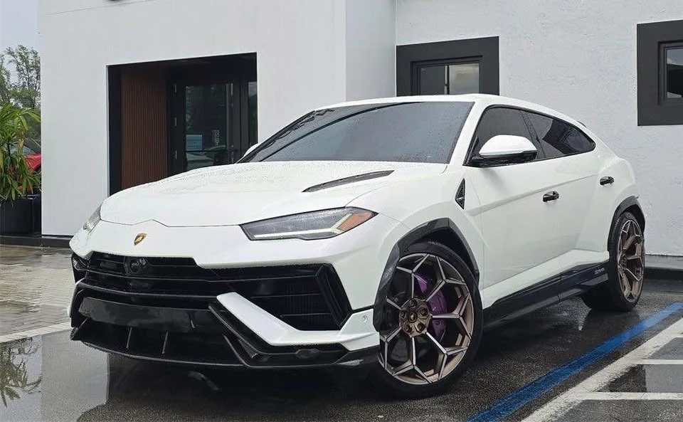 2023 Lamborghini Urus - Image 2 of 10