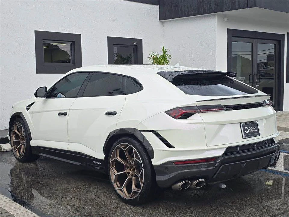 2023 Lamborghini Urus - Image 8 of 9