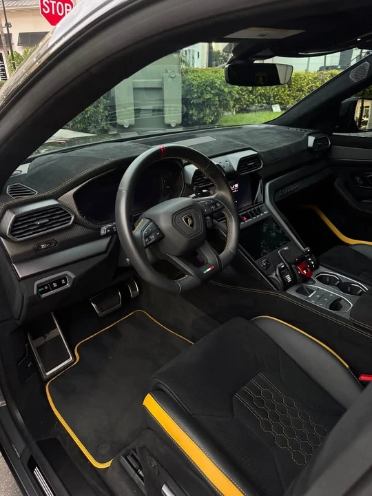 2023 Lamborghini Urus Performante - Image 5 of 6
