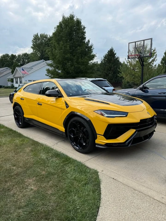 2023 Lamborghini Urus Performante - Image 2 of 7