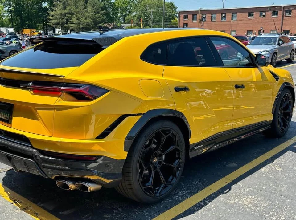 2023 Lamborghini Urus Performante - Image 5 of 7