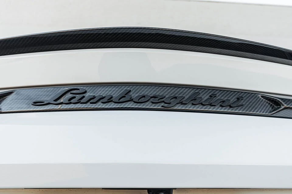 2023 Lamborghini Urus Performante - Image 17 of 20
