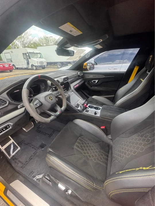 2023 Lamborghini Urus Performante - Image 10 of 16