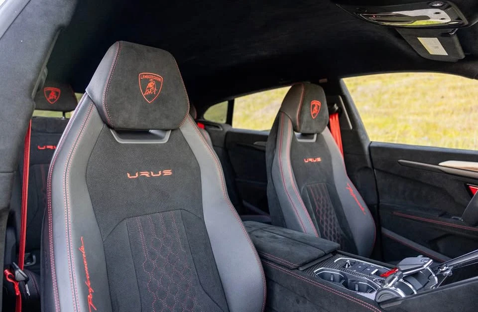 2023 Lamborghini Urus Performante - Image 6 of 10