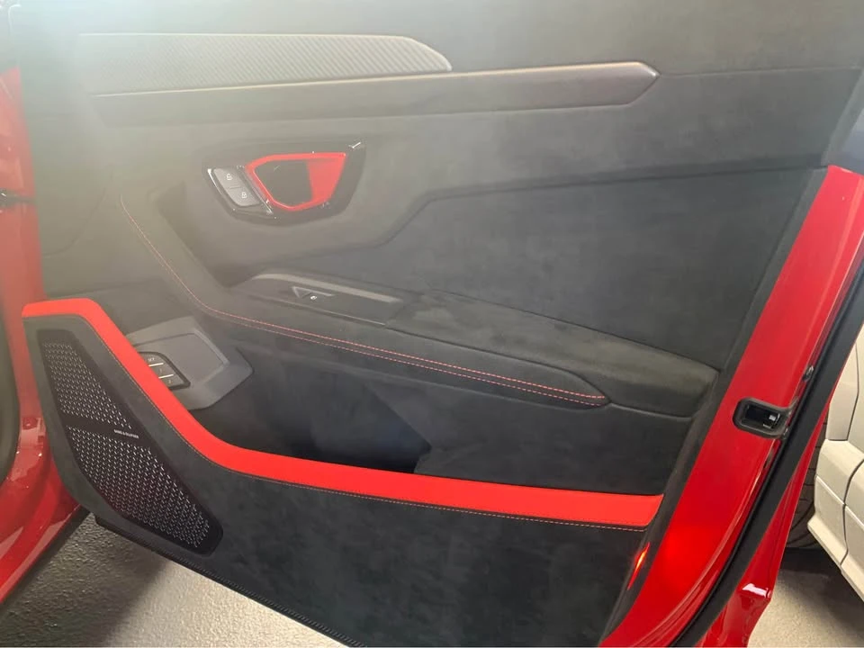 2023 Lamborghini Urus Performante - Image 5 of 7