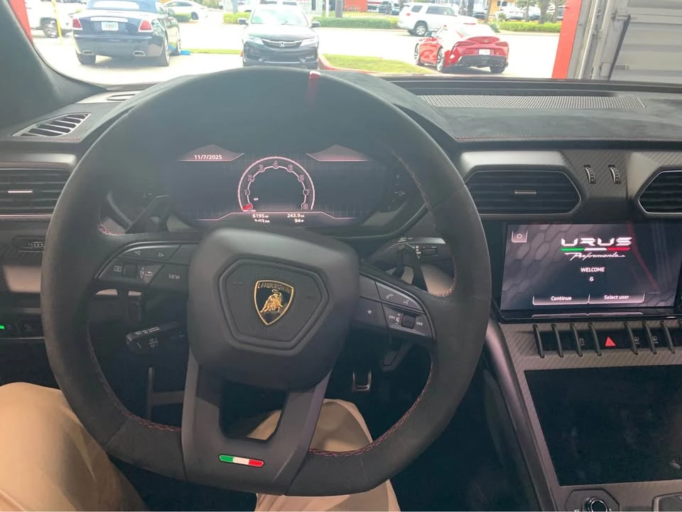 2023 Lamborghini Urus Performante - Image 6 of 7