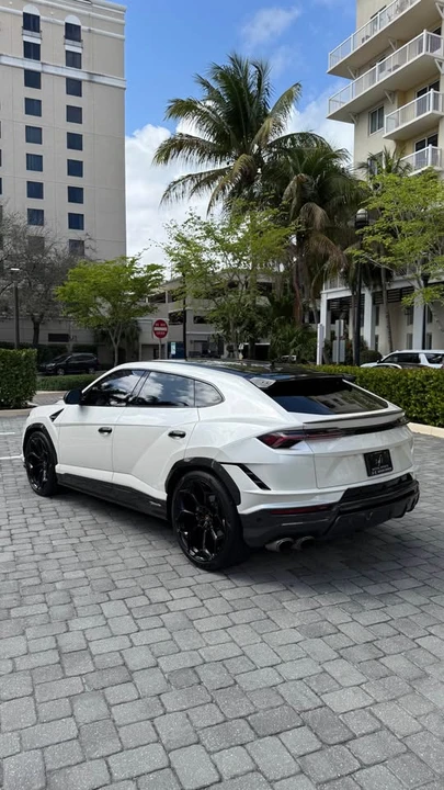 2023 Lamborghini Urus - Image 2 of 9