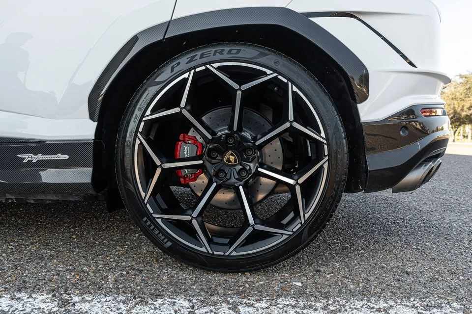 2023 Lamborghini Urus Performante - Image 16 of 20