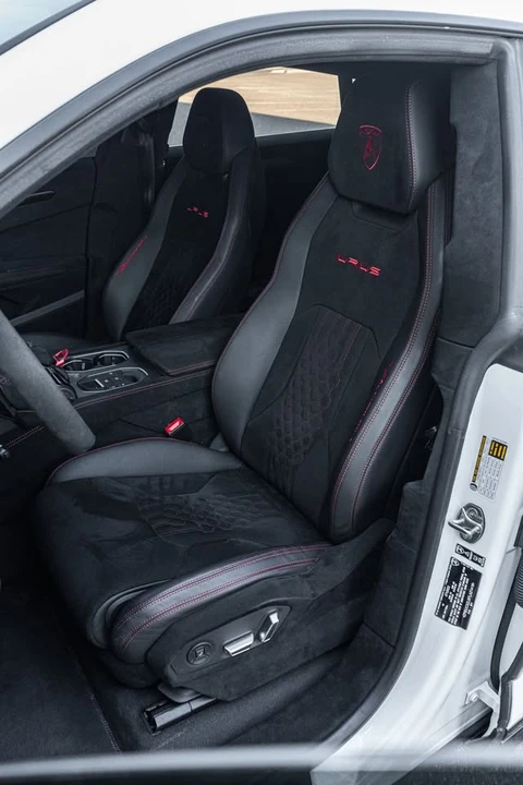2023 Lamborghini Urus Performante - Image 15 of 20