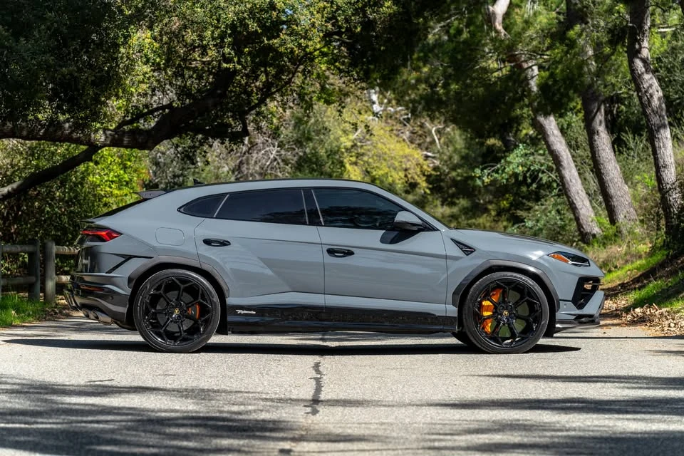 2023 Lamborghini Urus Performante - Image 2 of 18