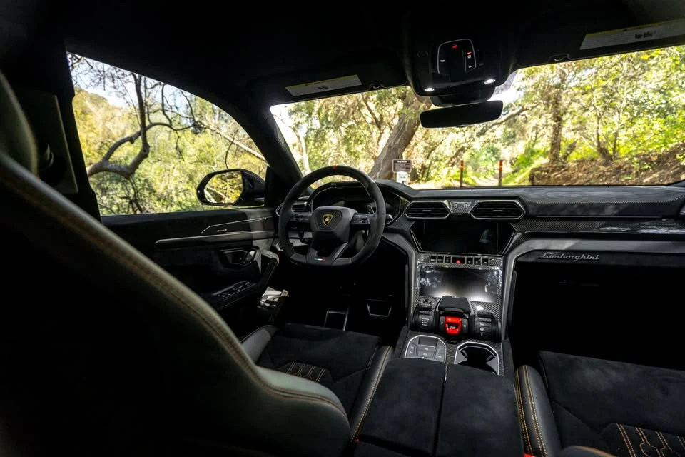 2023 Lamborghini Urus Performante - Image 12 of 18