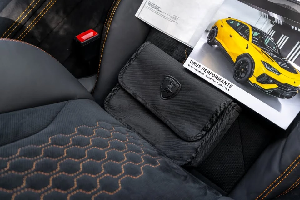 2023 Lamborghini Urus Performante - Image 16 of 18