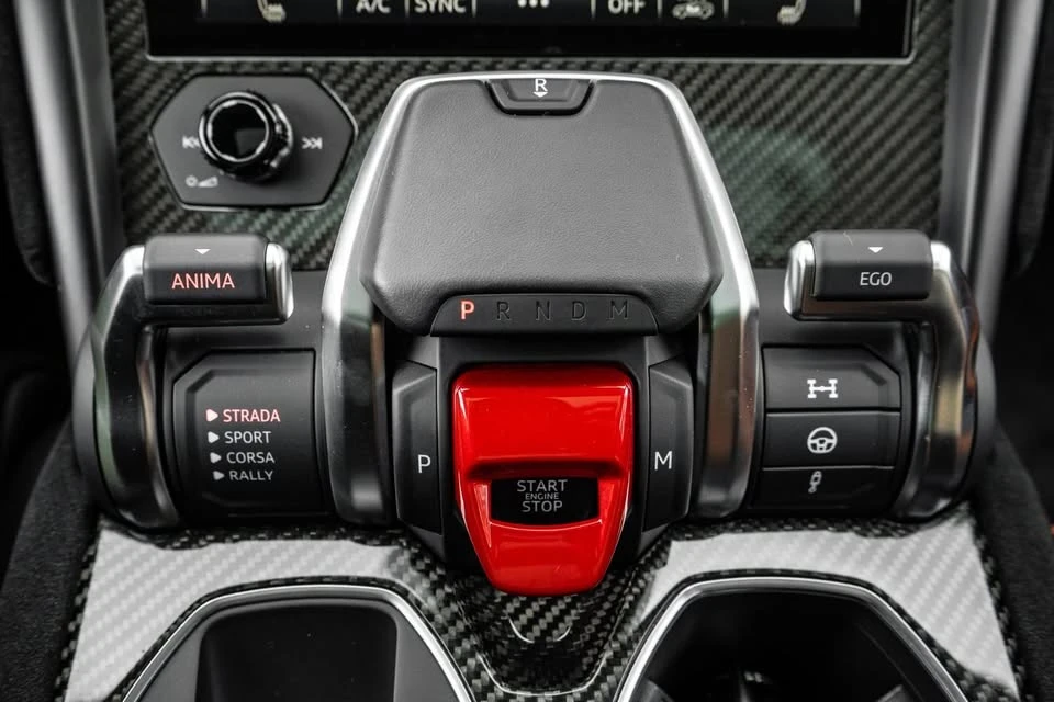 2023 Lamborghini Urus Performante - Image 15 of 20