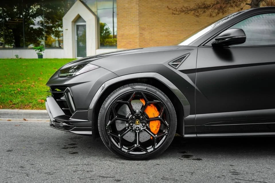 2023 Lamborghini Urus Performante - Image 4 of 20