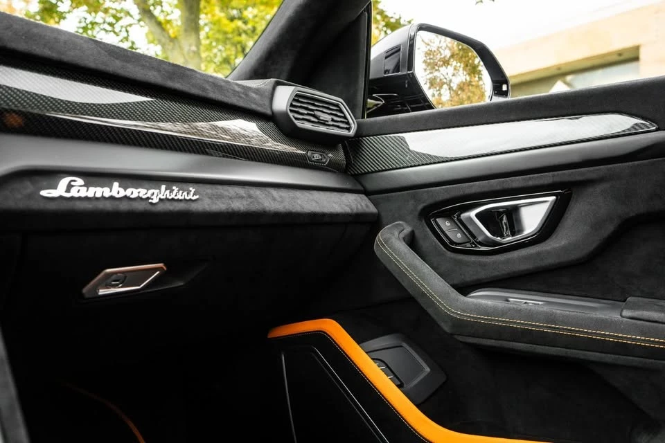 2023 Lamborghini Urus Performante - Image 13 of 20