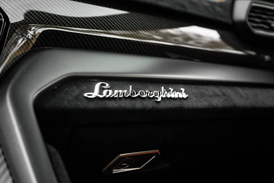 2023 Lamborghini Urus Performante - Image 12 of 20