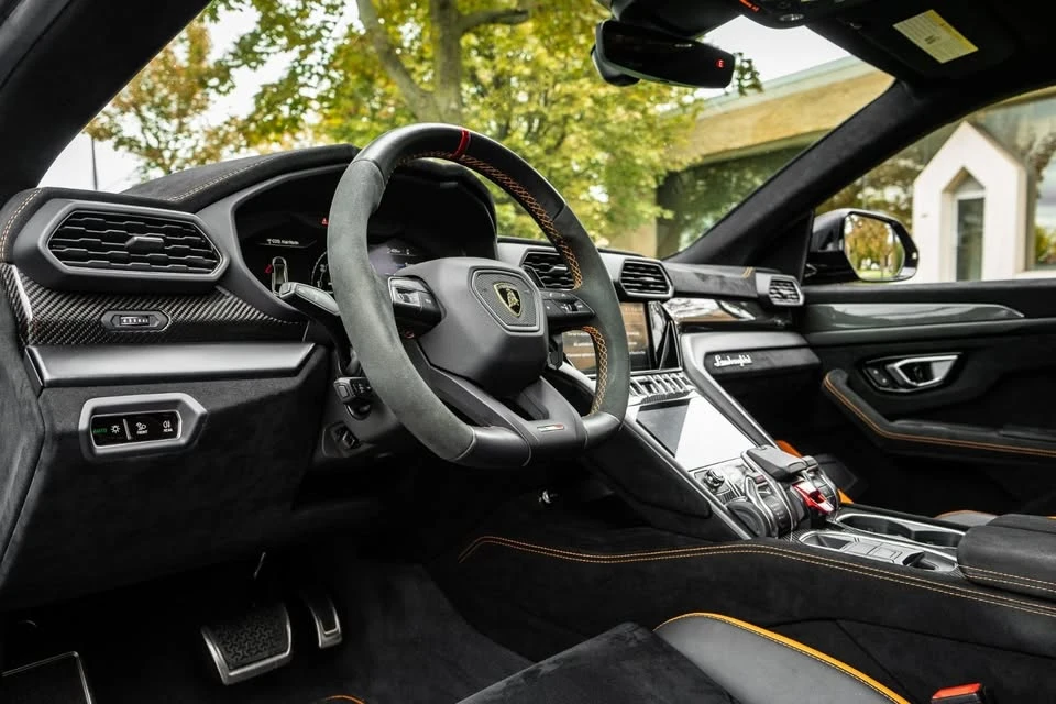 2023 Lamborghini Urus Performante - Image 7 of 20
