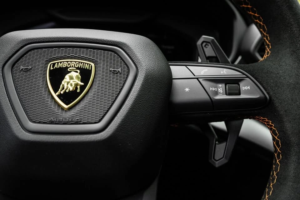 2023 Lamborghini Urus Performante - Image 11 of 20