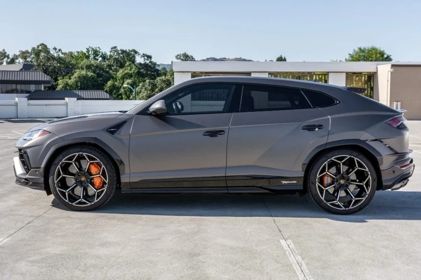2023 Lamborghini Urus Performante - Image 2 of 5