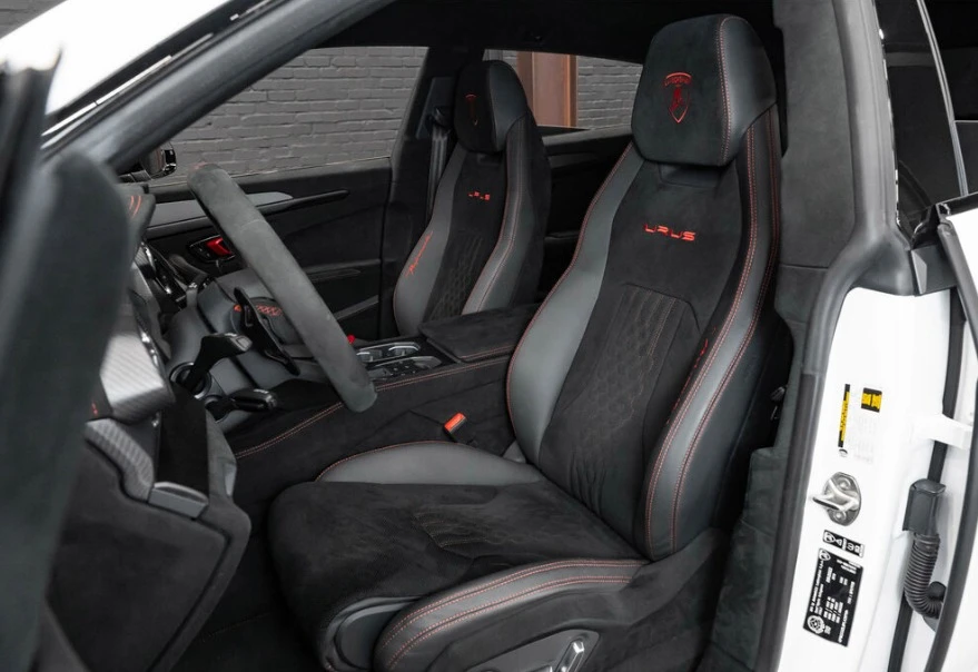 2023 Lamborghini Urus Performante - Image 5 of 8