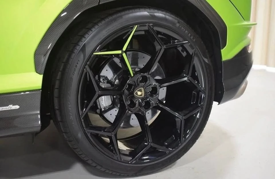 2023 Lamborghini Urus Performante - Image 9 of 19