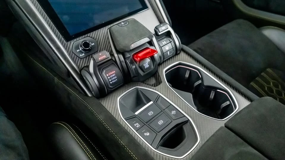 2023 Lamborghini Urus Performante - Image 18 of 20