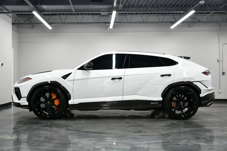 2023 Lamborghini Urus Performante - Image 10 of 20