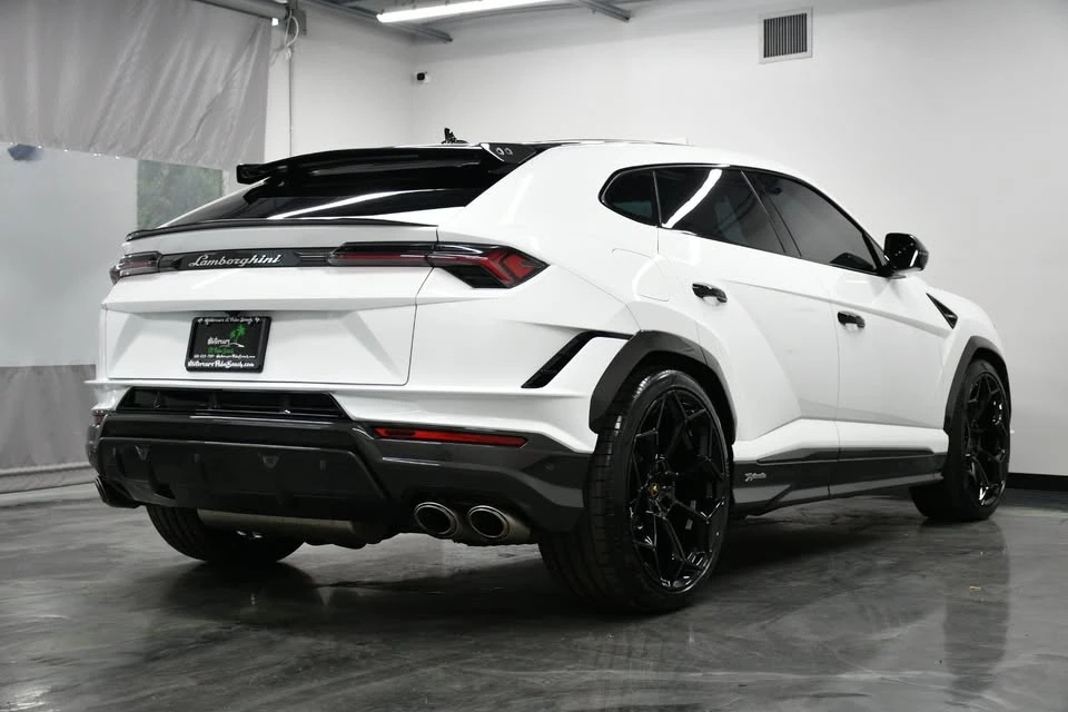 2023 Lamborghini Urus Performante - Image 7 of 20