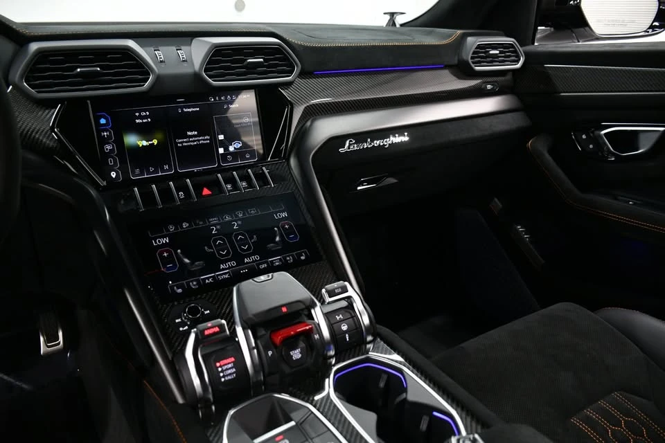 2023 Lamborghini Urus Performante - Image 15 of 20