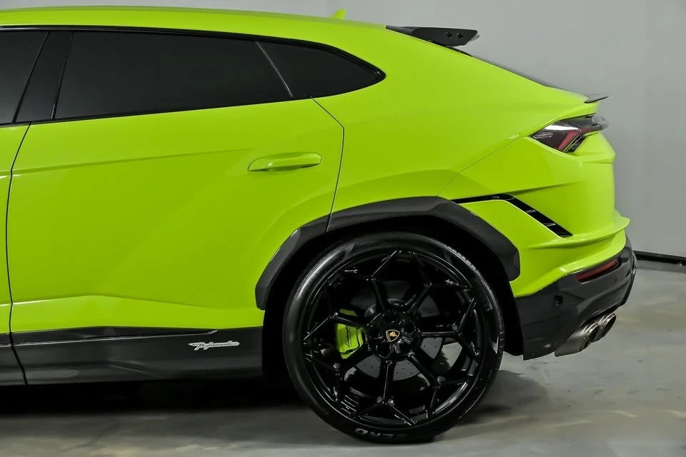 2023 Lamborghini Urus Performante - Image 9 of 20