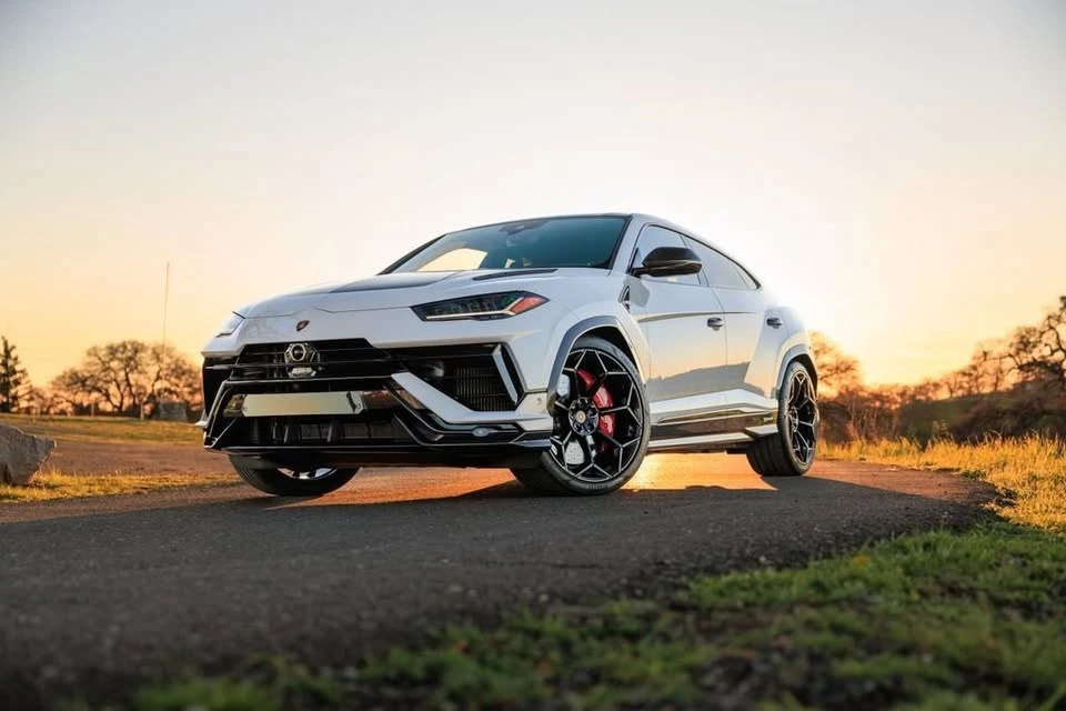2023 Lamborghini Urus Performante - Image 2 of 20