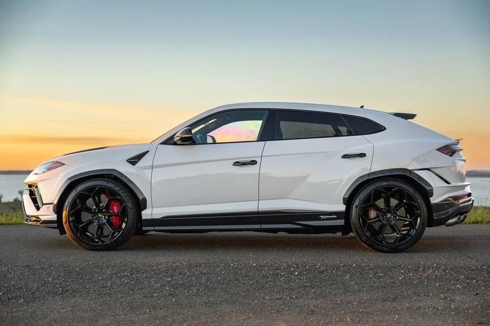 2023 Lamborghini Urus Performante - Image 5 of 20