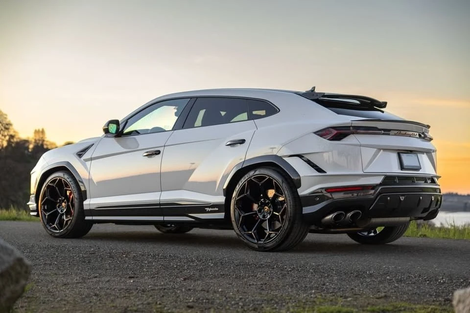 2023 Lamborghini Urus Performante - Image 12 of 20