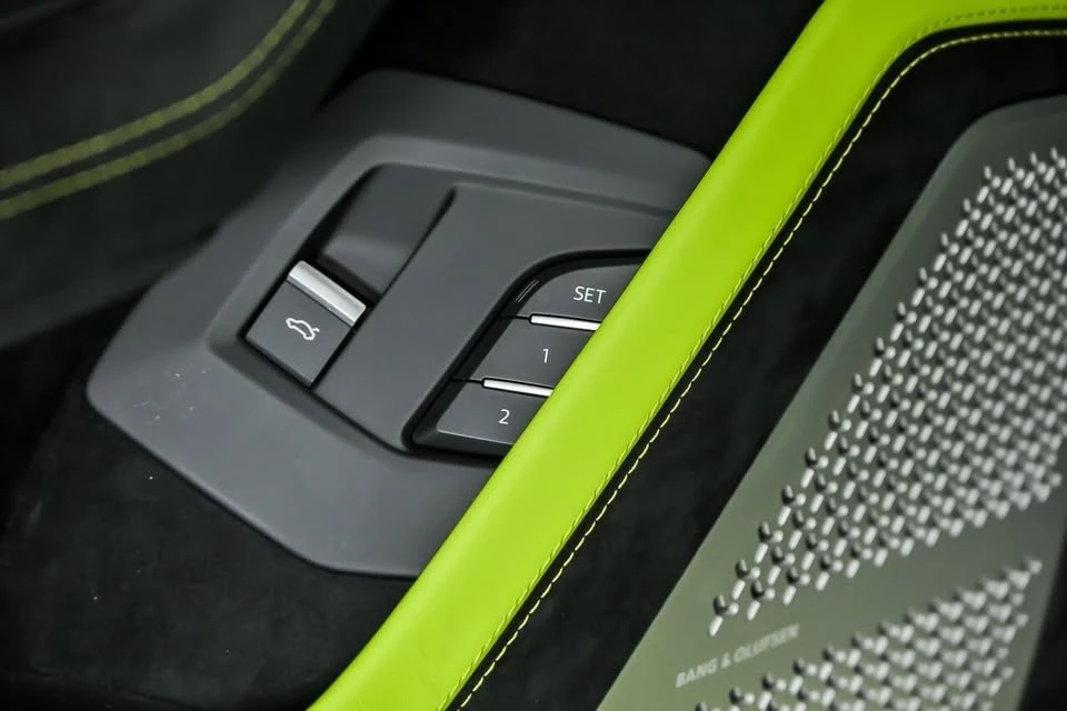 2023 Lamborghini Urus Performante - Image 19 of 20