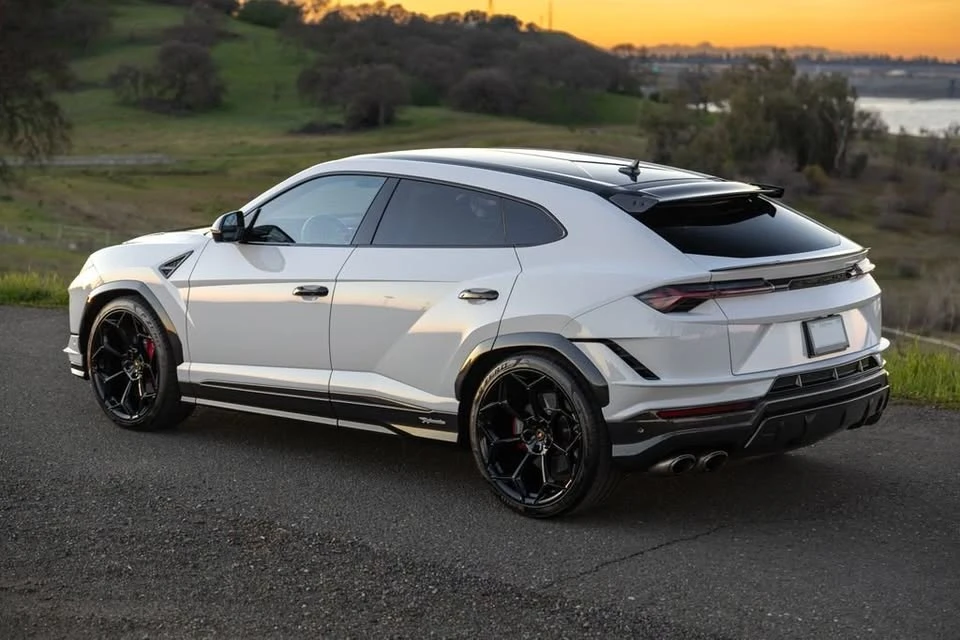 2023 Lamborghini Urus Performante - Image 11 of 20