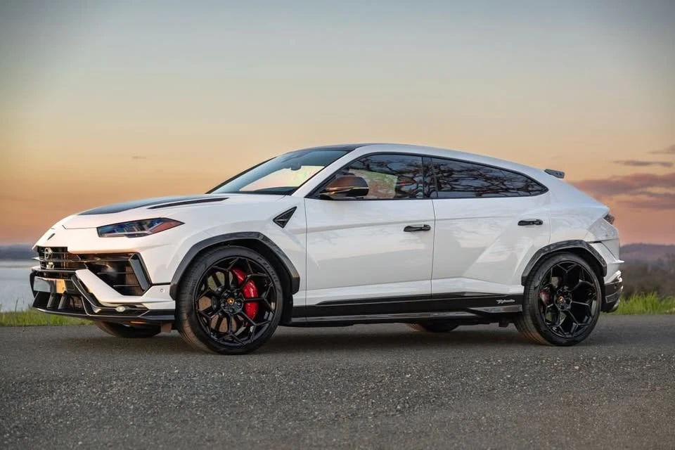 2023 Lamborghini Urus Performante - Image 9 of 20