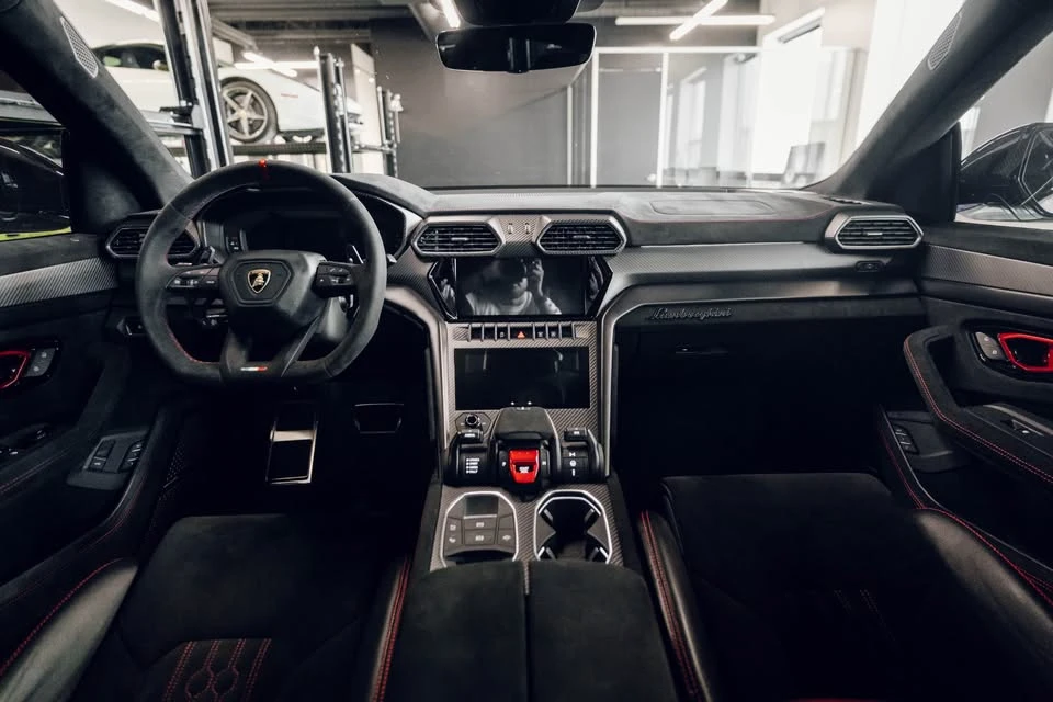 2023 Lamborghini Urus Performante - Image 16 of 20