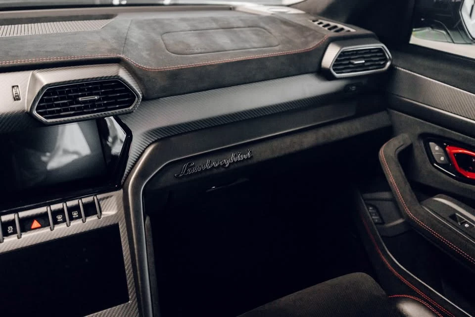 2023 Lamborghini Urus Performante - Image 17 of 20