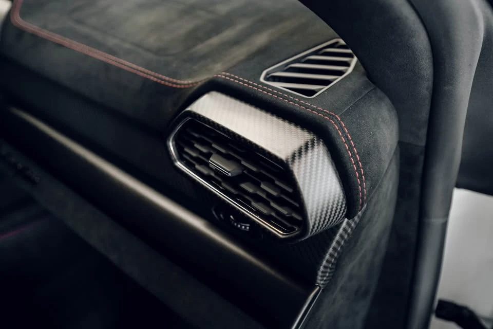 2023 Lamborghini Urus Performante - Image 13 of 20