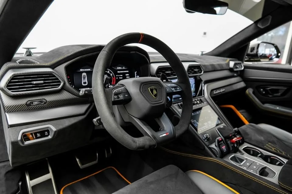 2023 Lamborghini Urus Performante - Image 7 of 18