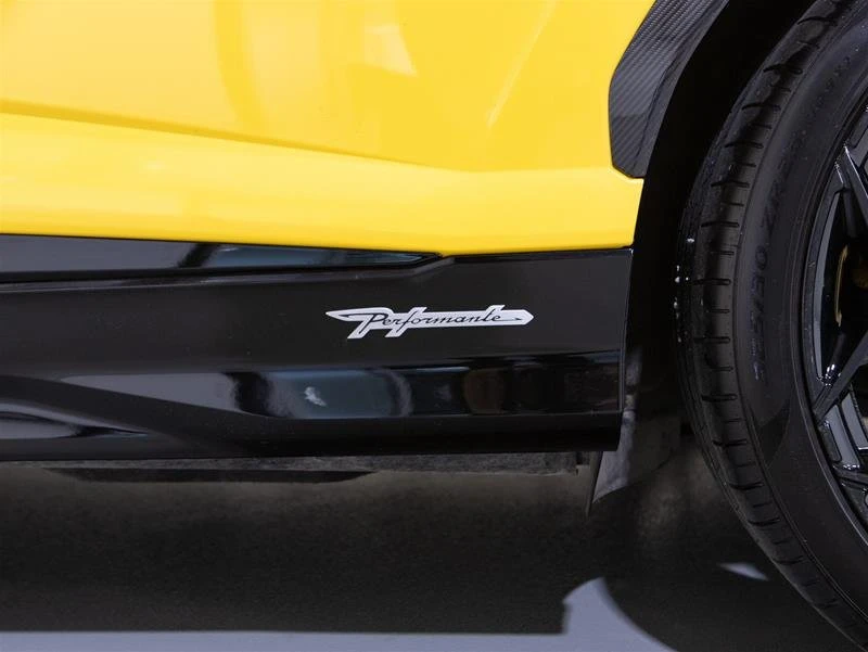 2023 Lamborghini Urus Performante - Image 7 of 11