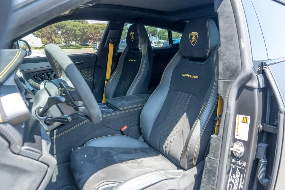 2023 Lamborghini Urus Performante - Image 5 of 17