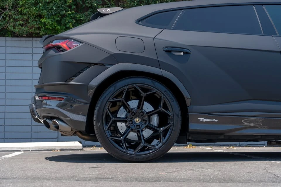 2023 Lamborghini Urus Performante - Image 8 of 17