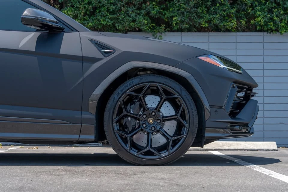 2023 Lamborghini Urus Performante - Image 9 of 17
