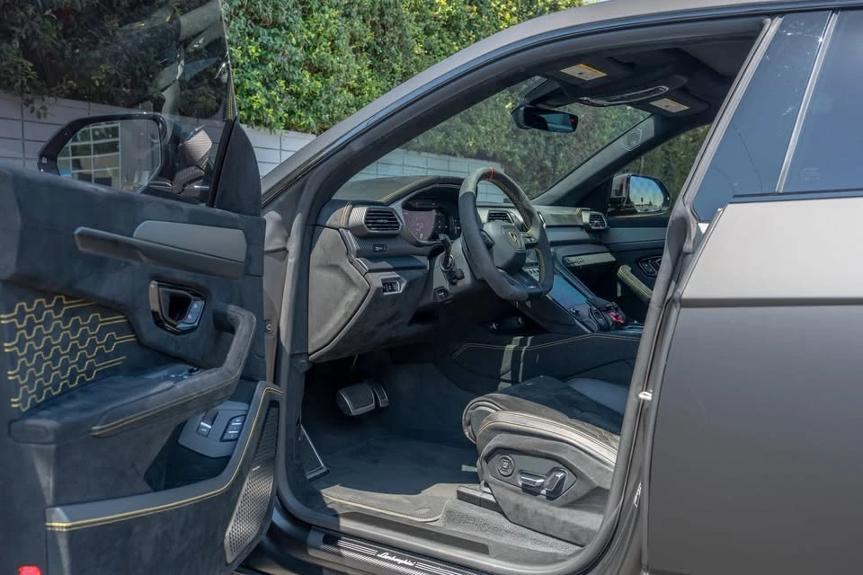 2023 Lamborghini Urus Performante - Image 4 of 17