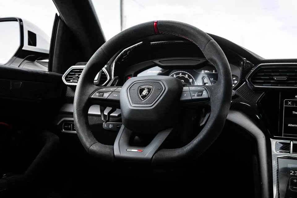 2023 Lamborghini Urus Performante - Image 7 of 17