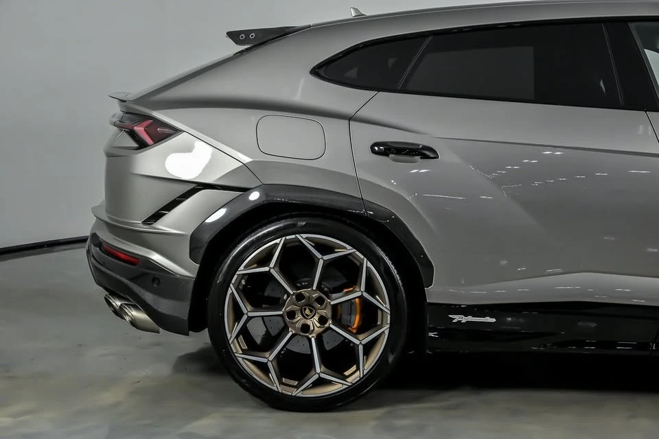 2023 Lamborghini Urus Performante - Image 12 of 19