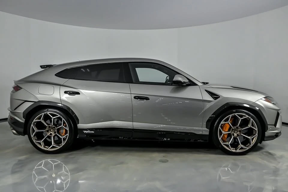 2023 Lamborghini Urus Performante - Image 13 of 19