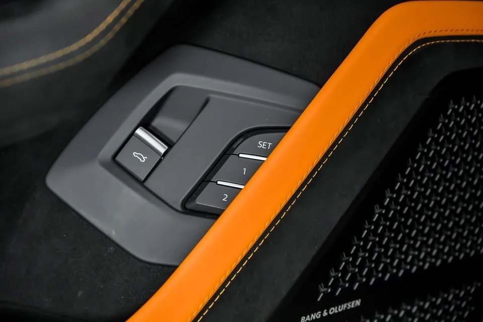2023 Lamborghini Urus Performante - Image 18 of 19