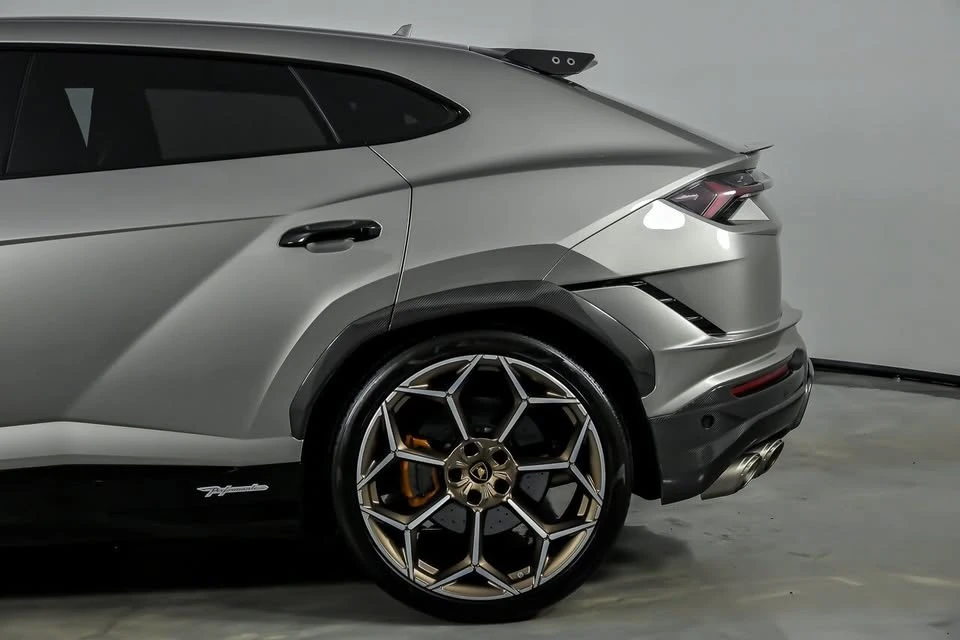 2023 Lamborghini Urus Performante - Image 8 of 19